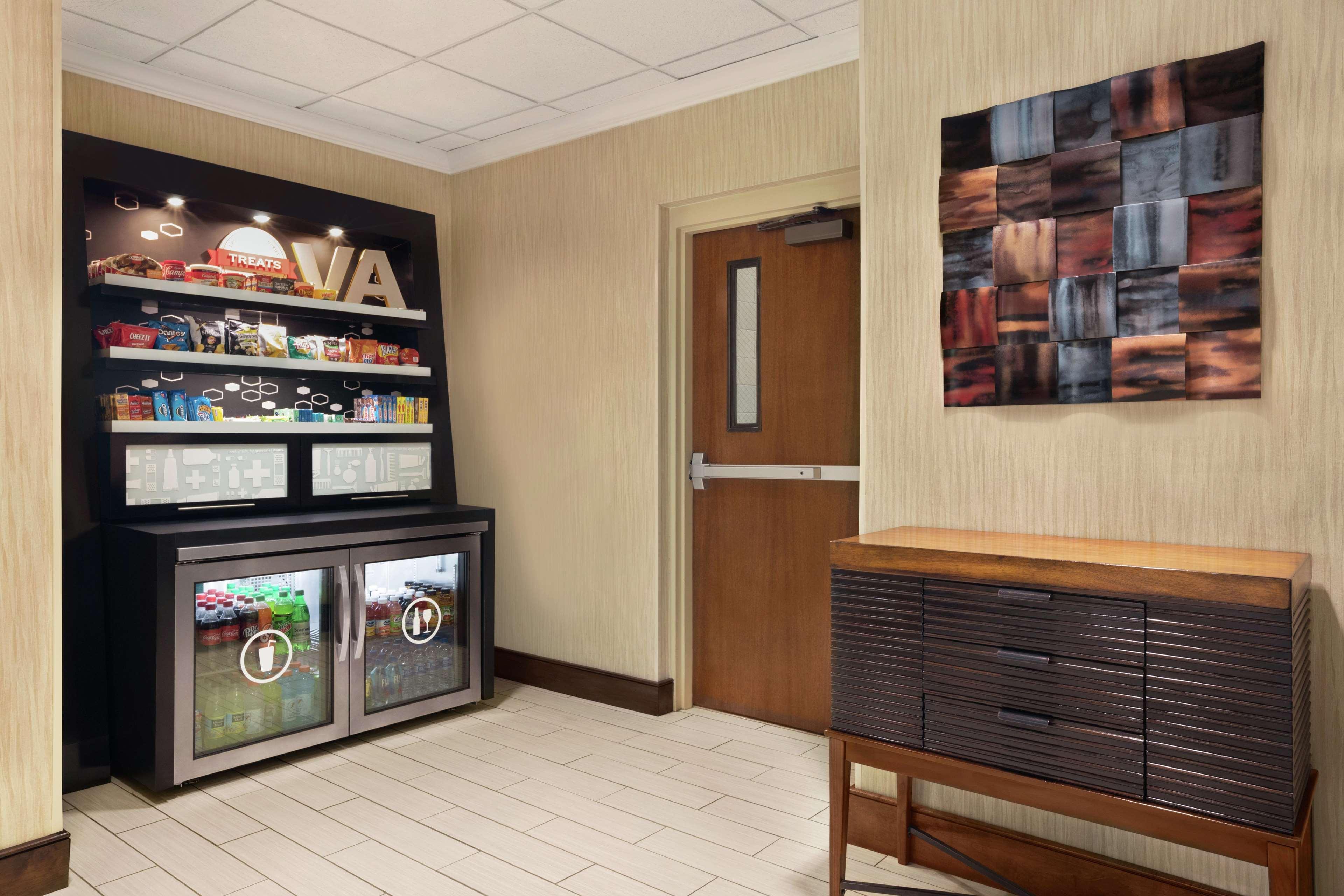 Hampton Inn Richmond/Ашленд Экстерьер фото