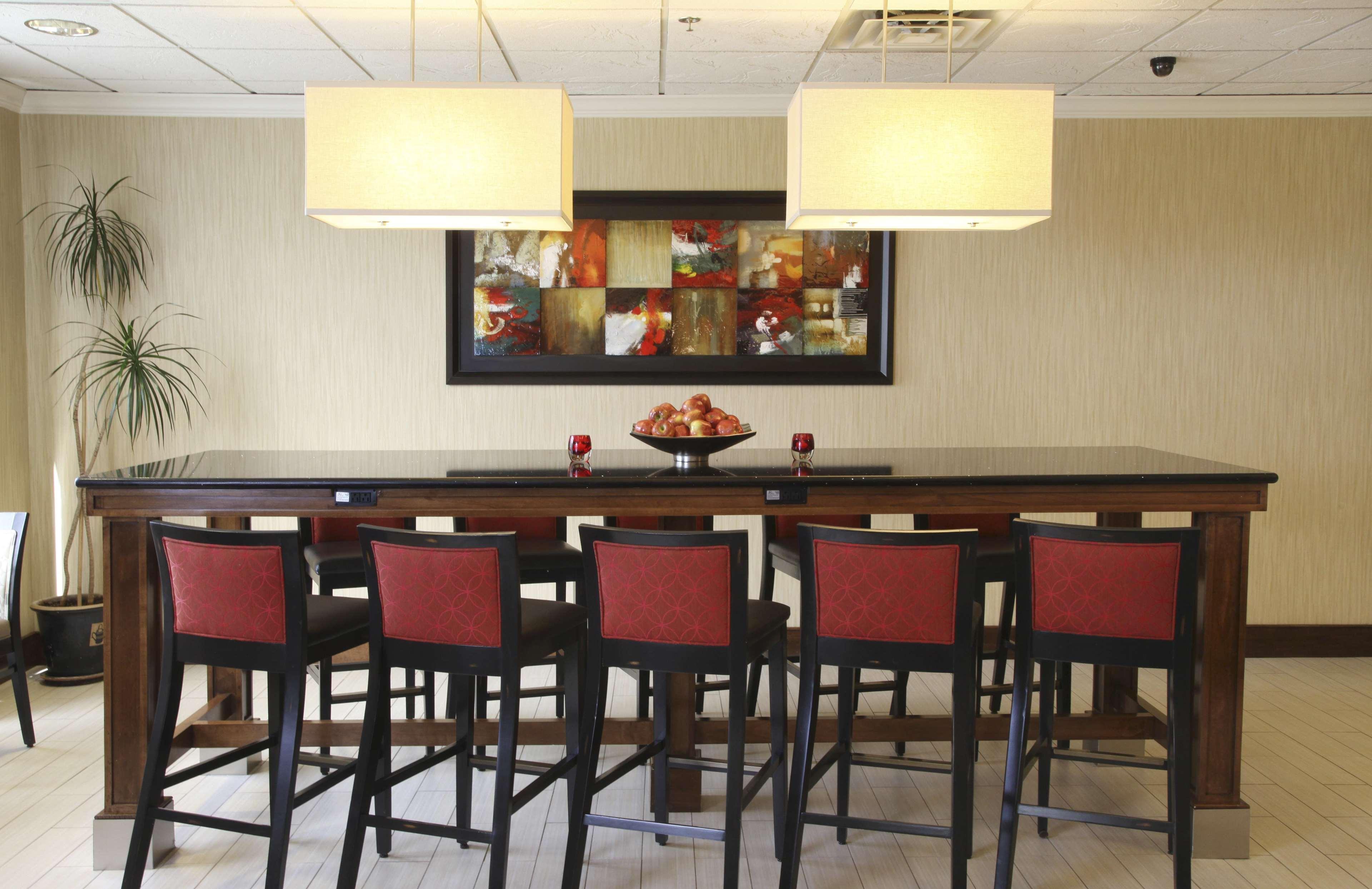 Hampton Inn Richmond/Ашленд Экстерьер фото