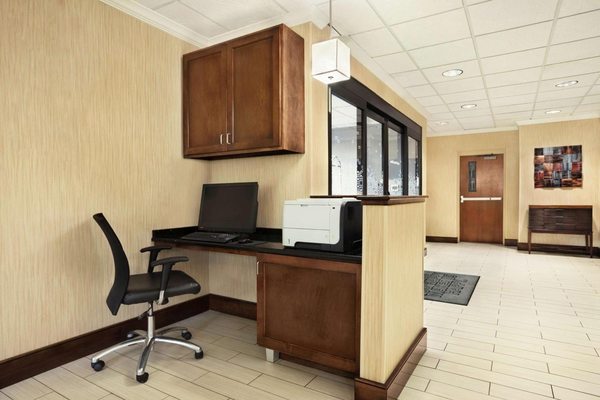 Hampton Inn Richmond/Ашленд Экстерьер фото
