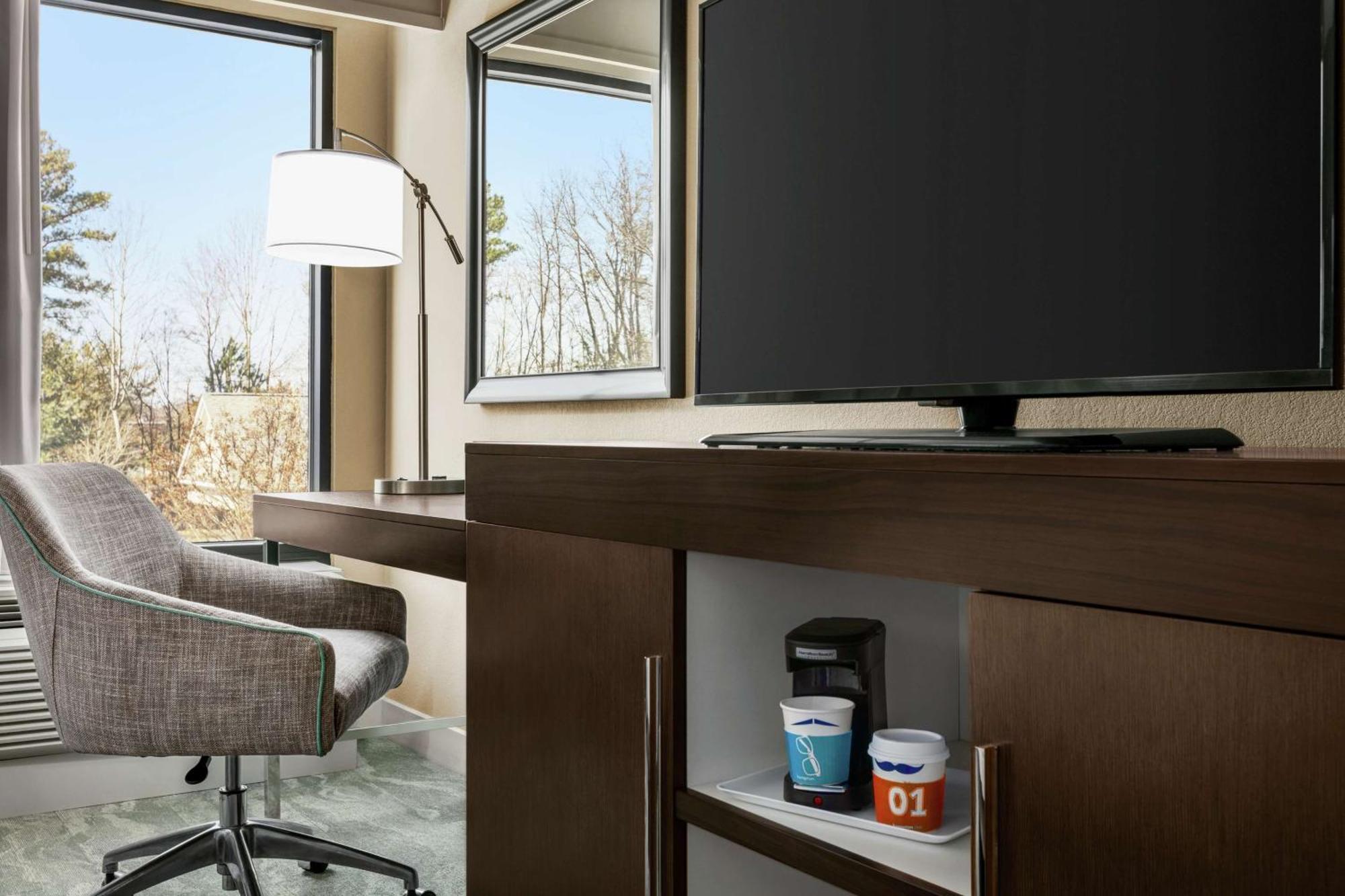 Hampton Inn Richmond/Ашленд Экстерьер фото