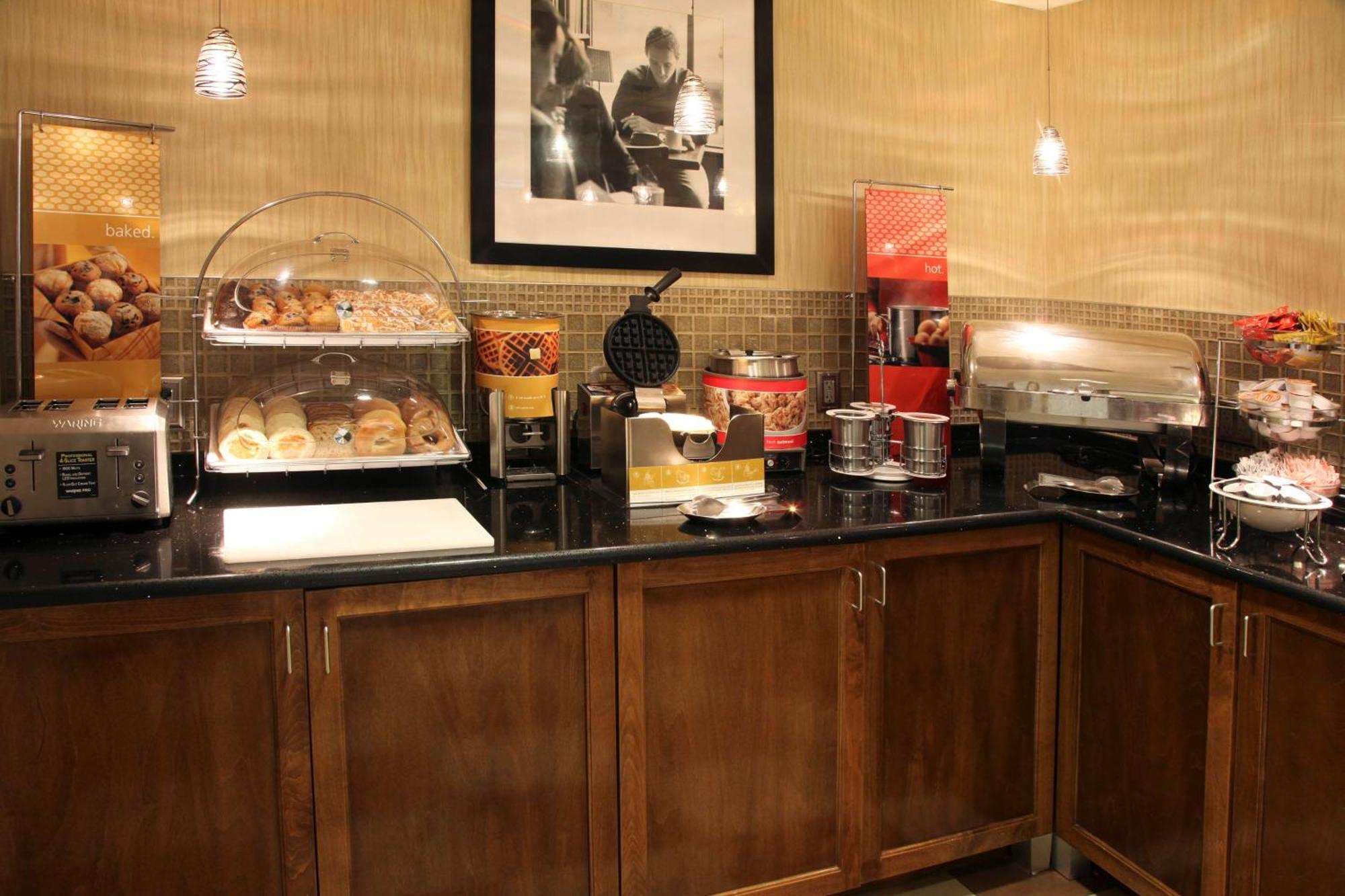 Hampton Inn Richmond/Ашленд Экстерьер фото