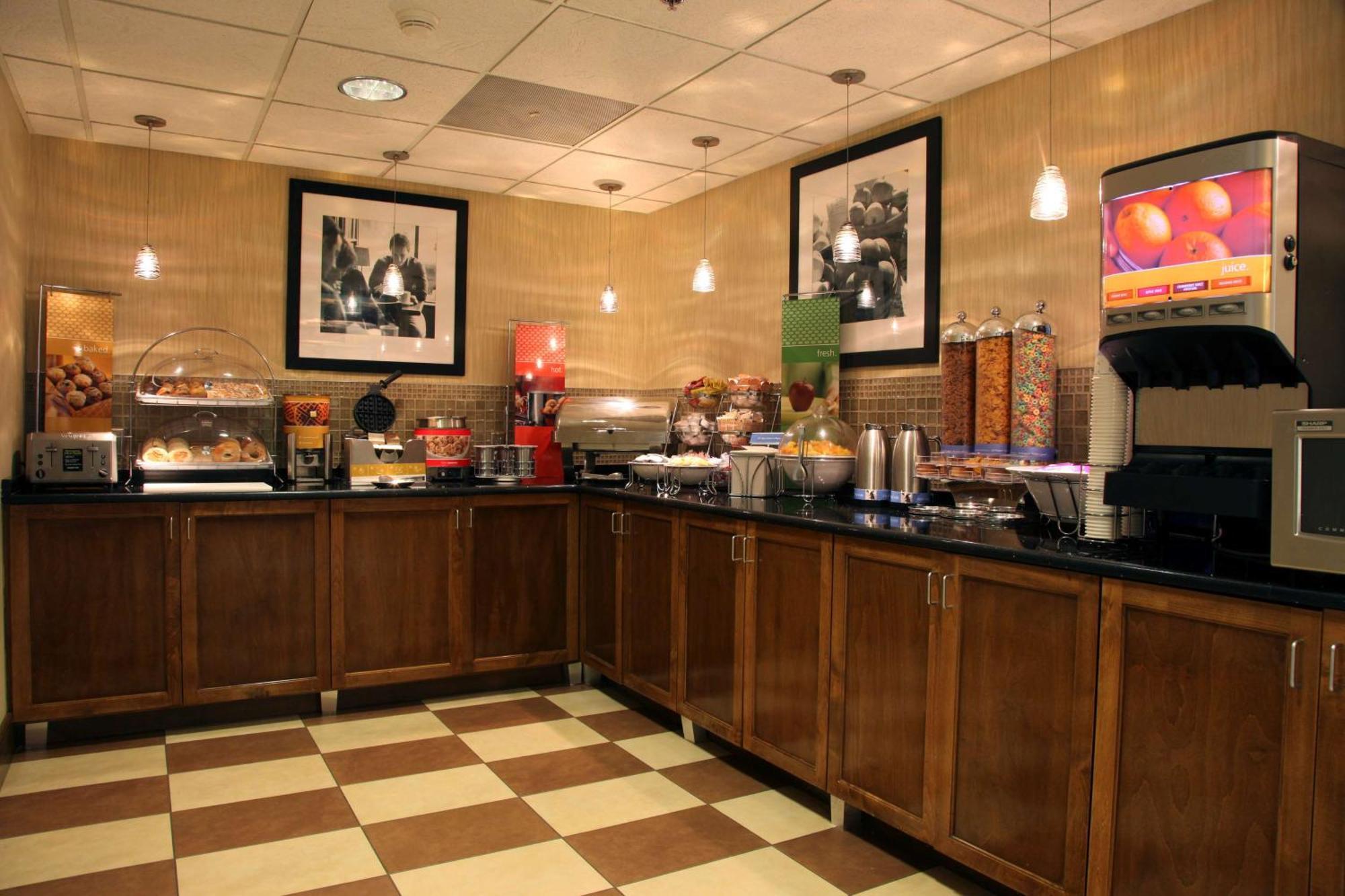Hampton Inn Richmond/Ашленд Экстерьер фото