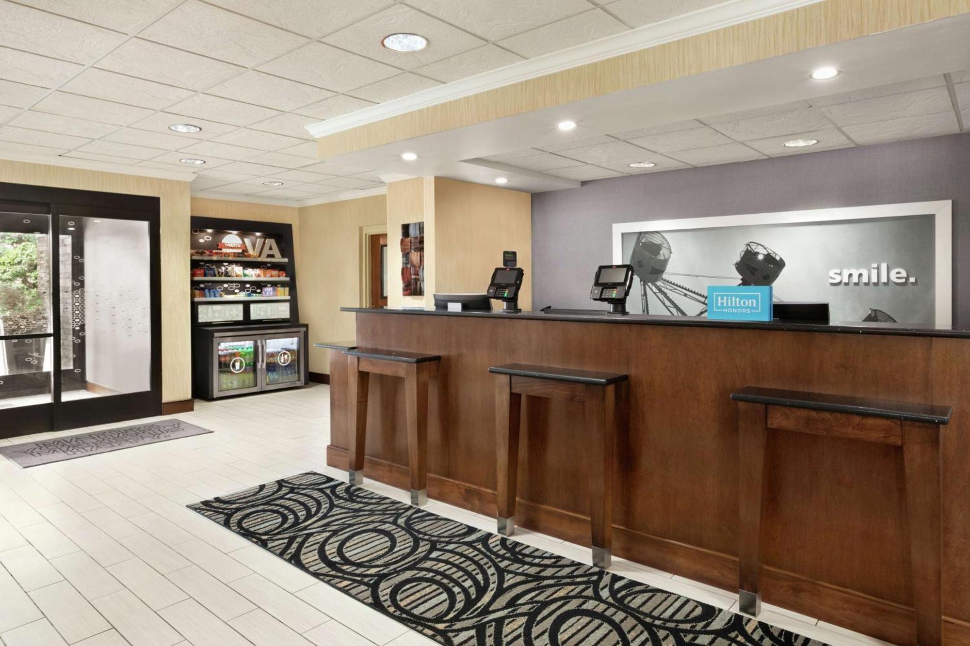 Hampton Inn Richmond/Ашленд Экстерьер фото