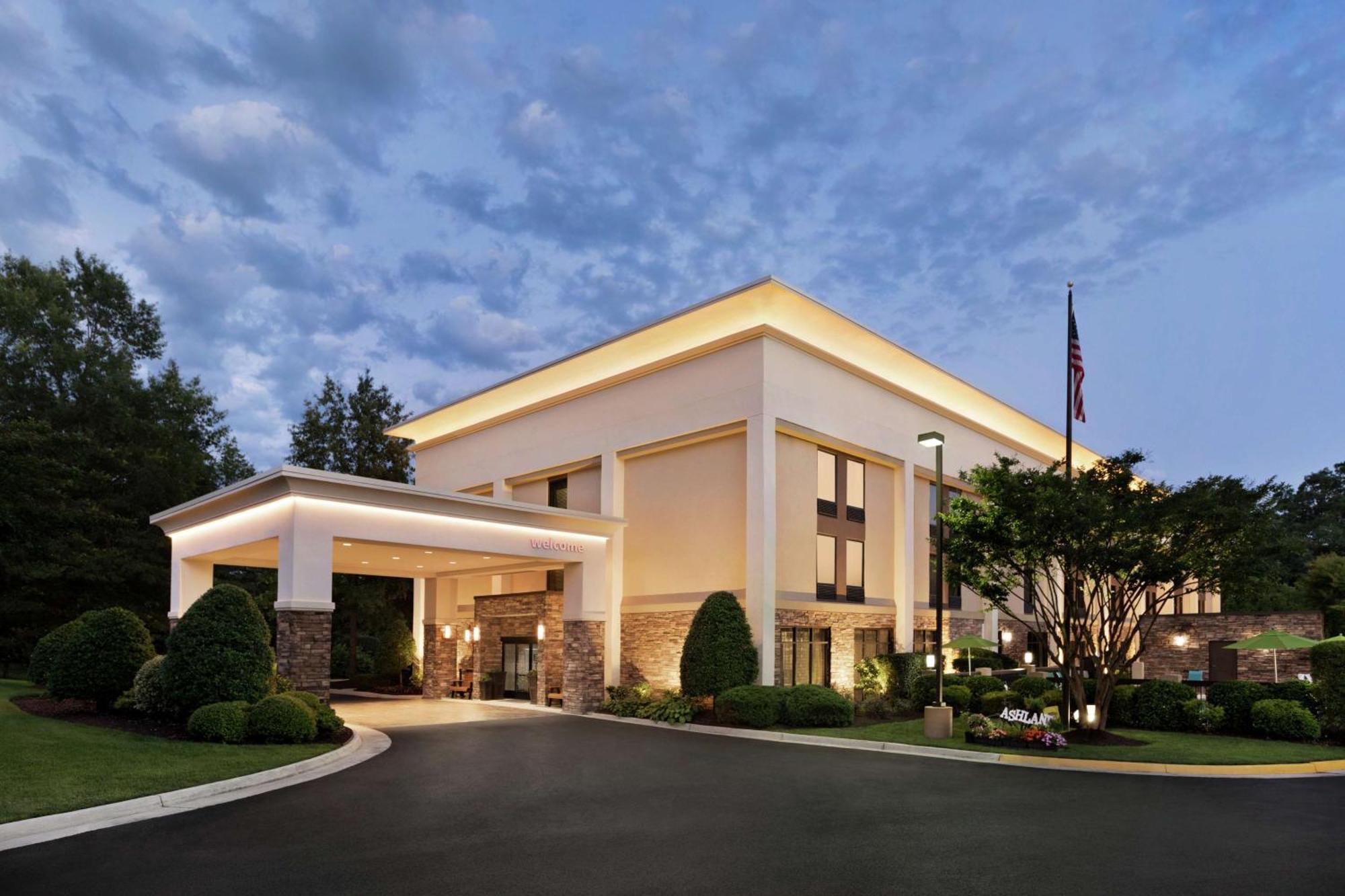 Hampton Inn Richmond/Ашленд Экстерьер фото